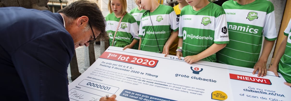 Paul depla koopt 1e lot Grote Clubactie