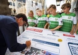 Paul depla koopt 1e lot Grote Clubactie