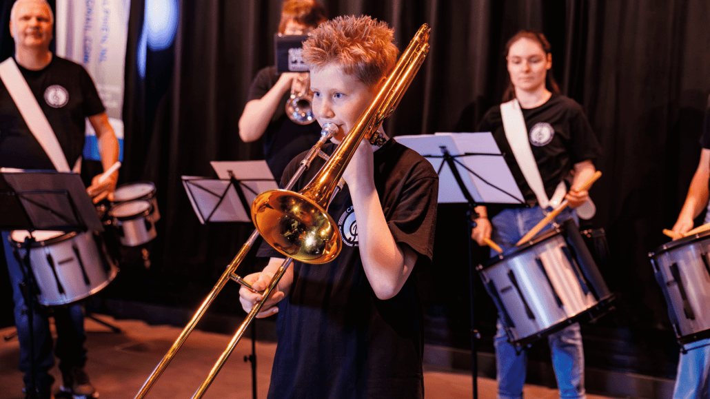 De noten zijn weer zuiver dankzij nieuwe instrumenten bij muziekvereniging Crescendo