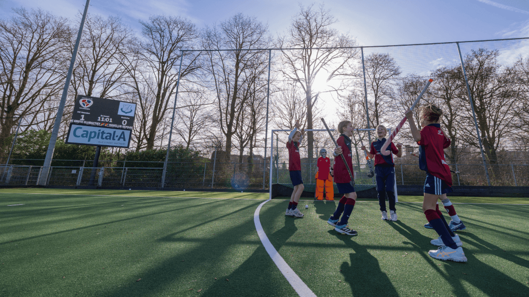Juichen bij het nieuwe scorebord! Juichen na een doelpunt. En het is gelijk te zien op het scorebord!