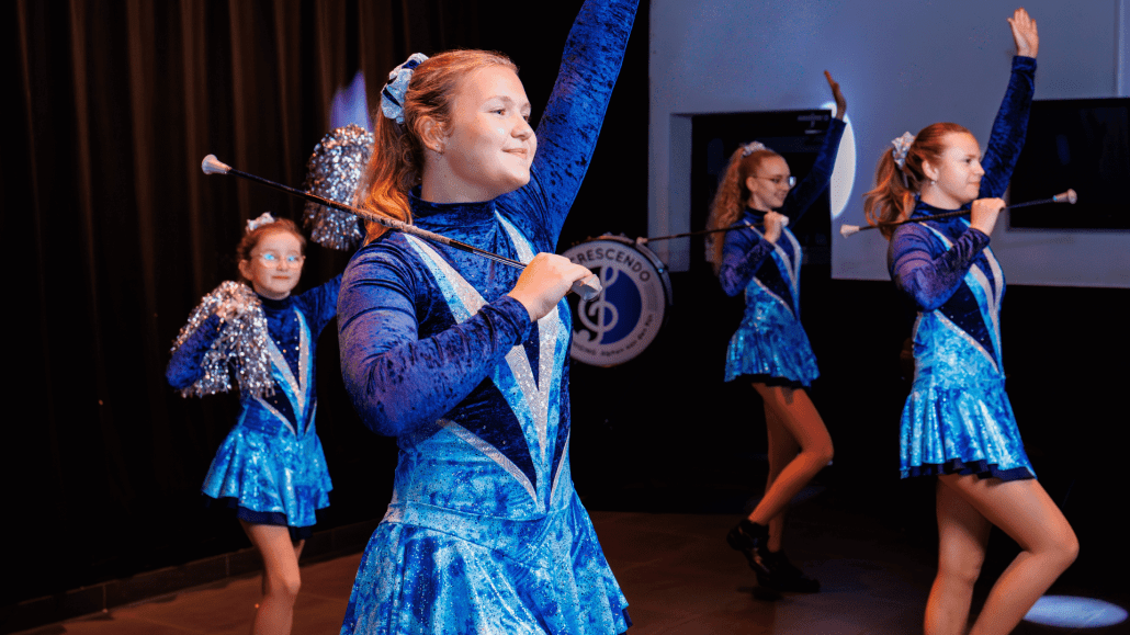 Kijk de leden eens stralen in de nieuw aangeschafte kleding