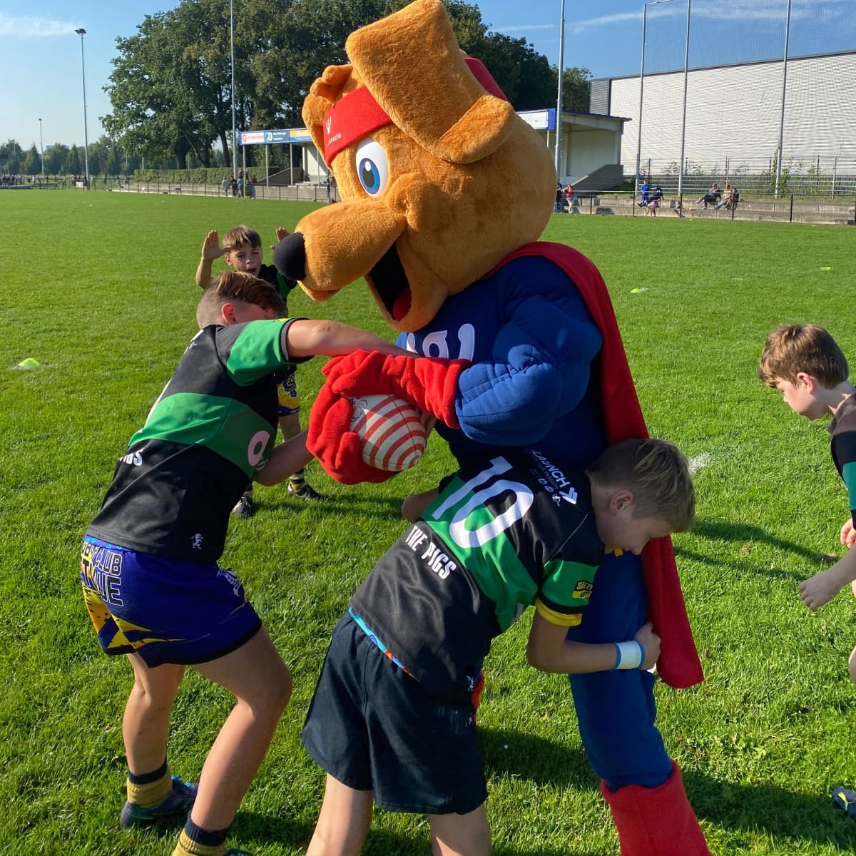 Cluppie doet mee met de training van The Wasps!