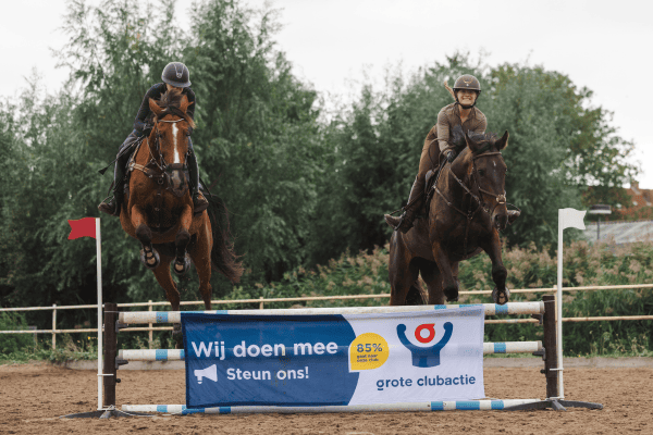 Op de foto met het spandoek!
